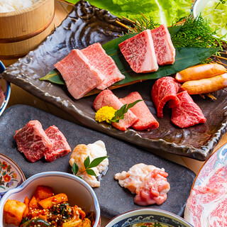 We offer courses that allow you to easily enjoy the recommended dishes of “Yakiniku (Grilled meat) Takumi”!