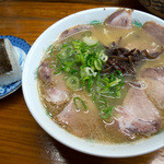 未羅来留亭 - 「チャーシューメン」（520円）と「おにぎり」（120円）。〆て640円也。