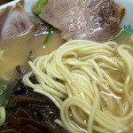 未羅来留亭 - まろやかな豚骨スープにスタンダードな細麺。とても昭和的なラーメンです。