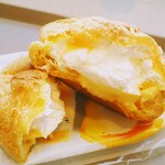セブンイレブン - 料理写真:カスタード&ホイップシュー151円