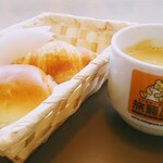 ファミリーロッジ旅籠屋 - コーヒー クロワッサンとバター入りレーズンバターロール