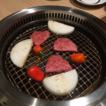 和牛 まつした 吟匠邸 - 三大和牛厳選希少部位2種(野菜も旨い！)