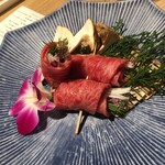 和牛 まつした 吟匠邸 - 極上トロタンと香味葱の肉汁溢れるミルフィーユ焼き(近江牛イチボ)