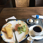 カフェレストラン はちのす - 