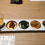 和牛 まつした 吟匠邸 - 旬菜盛り合わせと牛かつのピクルスソース添え(近江牛シャモジ)