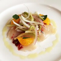 インカント - 愛媛産シマアジのハーブと柑橘マリネ、イタリア直送ブンタレッタと赤たまねぎのサラダ