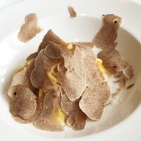 インカント - たっぷりの白トリュフ