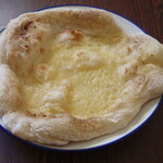 ベーカリー ブレッド ＆ グラス - モチモチのチーズピザ