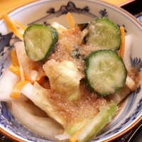 神楽坂ささ木 - ⚫小鉢　出汁の効いた酸味のある漬物