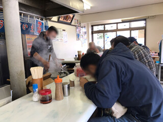 Ikkyuu Ramen - 店内をパシャ
                        平日の１２時前