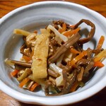 よし半 - お通し（ゼンマイの炒め煮）