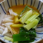 酒の奥田 - わけぎとイカのぬた和え