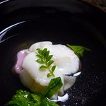 Akitaya 草庵 - 御椀：桜葉麩とアイナメのお吸い物