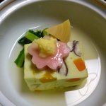 Akitaya 草庵 - 多喜合：そら豆入り高野豆腐の彩り野菜寄せ