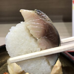大徳寺 さいき家 - 京寿司盛り合わせ１４３０円。鯖寿司。脂がのった肉厚の鯖は、上品な〆具合です（╹◡╹）。八戸の仇を京都で。。都内の話ですが（笑）