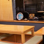 花包丁 大下 - 昼間はこのガラスから陣屋が見えます