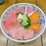 Isomaru Suisan - 磯丸4色丼