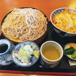 田中屋 - 大もり＆カツ丼！セットメニューじゃありません。満席の割には提供スピード速いです！