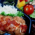 4saisons deli - チキンカツトマトのおかず部分