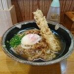 手打ちうどん よしの - 肉うどん［¥710］／ ちくわ天 ［¥150］