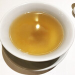 一碗水 - 百合燉湯(ゆり根の茶碗蒸し、きぬがさだけ、しろきくらげ、銀杏)