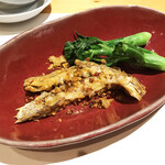 一碗水 - 蒜音頼尿蝦(北海道シャコ にんにくと唐辛子揚げ、カイラン菜)