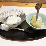 一碗水 - 杏仁豆腐二件(温かい杏仁と冷たい杏仁)