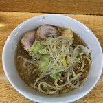 ラーメン二郎 - ラーメン 780円　麺半分・ヤサイ少な目にんにくで