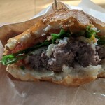 AURORA Burger - 肉肉しいパティ