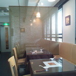 中国旬菜 茶馬燕 - 明るくてきれいな店内