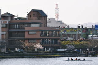 Shin Oumi Bekkan - 対岸から見た当館