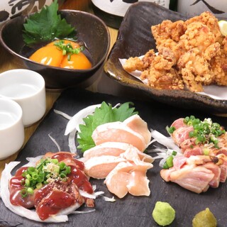 香ばしい炭火焼きはもちろん、新鮮な土佐地鶏はタタキでも◎