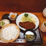 とんかつ美多 - ロースカツ定食 (900円・税込)