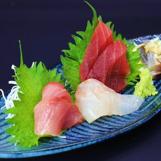 Enjoy fresh fish as sashimi! We also have seasonal menus.