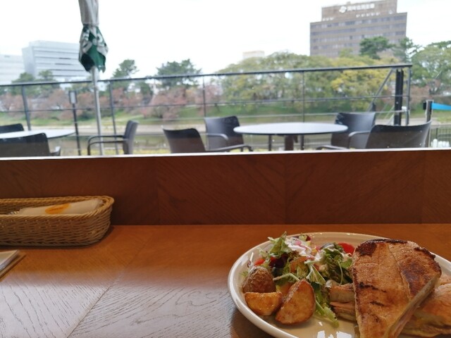 ライトカフェ リバーサイドガーデン Light Cafe Riverside Garden 東岡崎 カフェ ネット予約可 食べログ