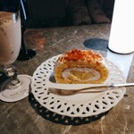 バー タイ - メロンのロールケーキ