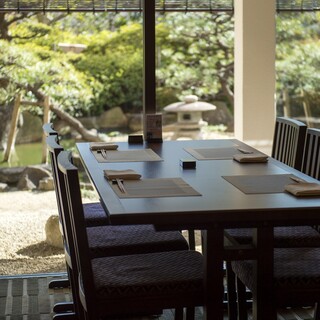 日本庭園を眺めながらゆったりと