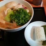 博多鶏ソバ 華味鳥 - 俵おにぎりサービス