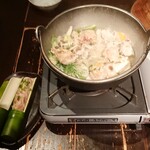 くいもの屋わん - つくね鶏ごぼう生姜鍋 (2人前) 869円(×2)