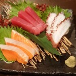 くいもの屋わん - 刺身盛合わせ 1089円