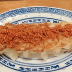 熱々肉汁餃子 あじくら - ★★★赤餃子 300円 全然辛くない！見掛け倒し！