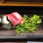 伊勢屋 - マグロ赤身、中トロ握り