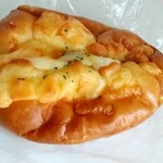 パン工房ゆう - 焼きチーズカレーパン