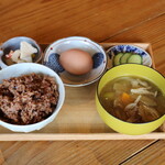 あんだんち食堂 - 竹鶏ファームの卵かけご飯定食550円(税込)
あかたまごと寝かせ玄米®の相性抜群！平日限定のクイックメニューです。