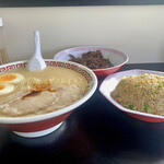 双喜紋 - 炒飯定食　卵はトッピングで注文です。
      ちょうど1000円になります。