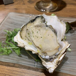 貝と白ワインのバル KAKIMARU - 牡蠣ヴァポーレ　399円