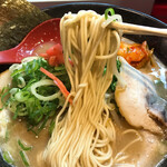 特製ラーメン 大中 - 麺のアップです。（2020.11 byジプシーくん）