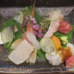 Otsuaji Asai - お造り　小肌レモン〆、タイラ貝、生シラス、ノドグロの炙り、剣先イカ、生ウニ、鱧の湯通し＋肝、甘エビ、マグロ