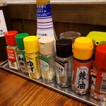 麺店 やす八 - 味変アイテム沢山