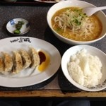 麺小屋 - 味噌ラーメンと餃子